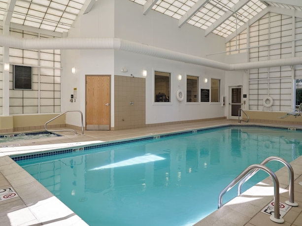 Imagen de la piscina del Hotel Hampton Inn Portland Airport. Foto 19