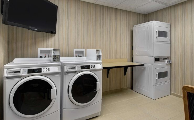 Imagen de los interiores del Hotel Hampton Inn Provo. Foto 14