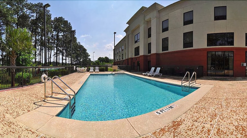Imagen de la piscina del Hotel Hampton Inn Quincy. Foto 19