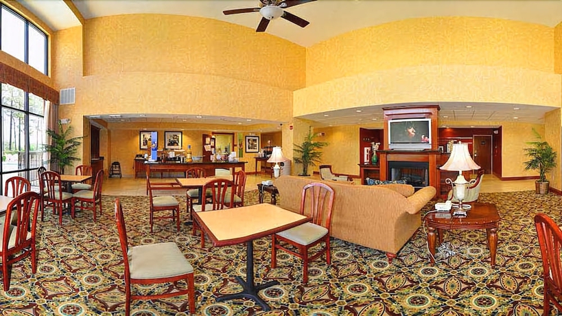 Imagen del bar/restaurante del Hotel Hampton Inn Quincy. Foto 2