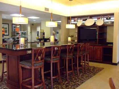 Imagen del bar/restaurante del Hotel Hampton Inn Raleigh Garner. Foto 2