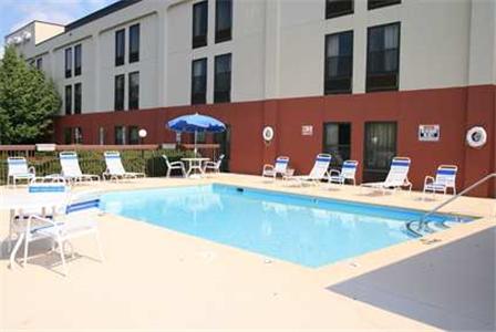 Imagen de la piscina del Hotel Hampton Inn Raleigh Garner. Foto 8