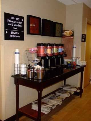 Imagen del bar/restaurante del Hotel Hampton Inn Raleigh Garner. Foto 4