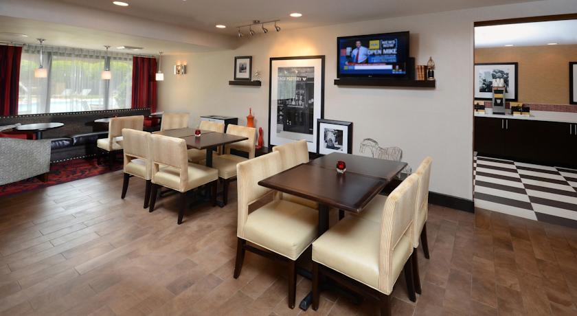 Imagen de los interiores del Hotel Hampton Inn Raleigh-capital Blvd. North. Foto 5