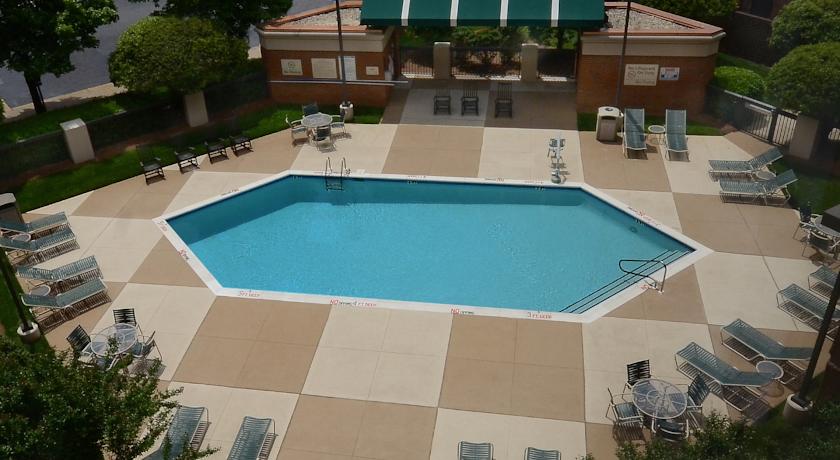 Imagen de la piscina del Hotel Hampton Inn Raleigh-capital Blvd. North. Foto 7