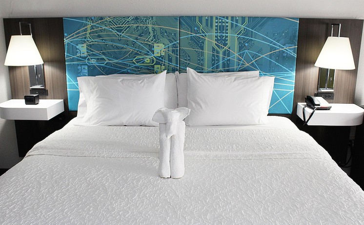 Imagen de la habitación del Hotel Hampton Inn Richmond. Foto 10