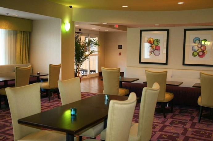 Imagen del bar/restaurante del Hotel Hampton Inn Richmond - South. Foto 3