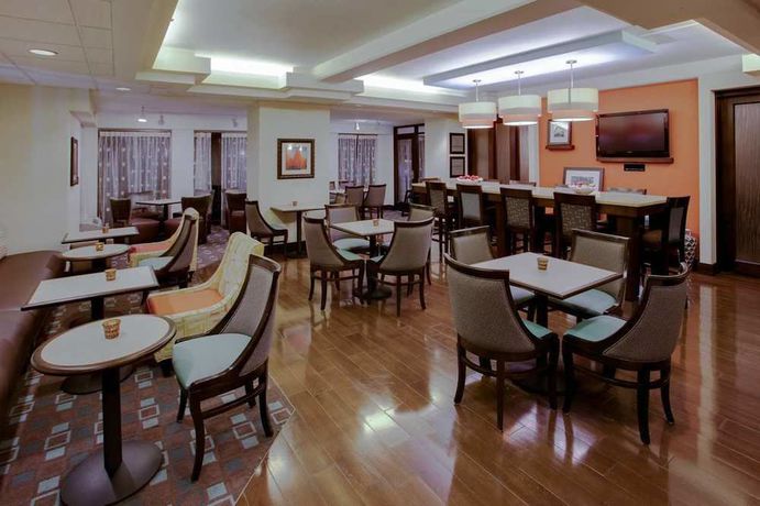 Imagen de los interiores del Hotel Hampton Inn Richmond West Innsbrook. Foto 12