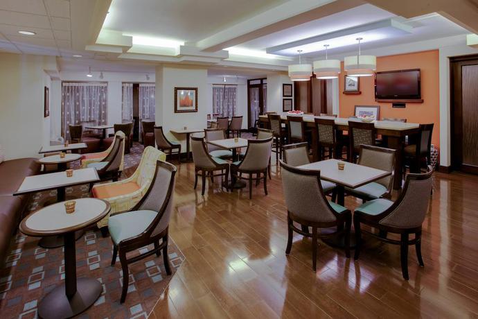 Imagen general del Hotel Hampton Inn Richmond-West. Foto 3