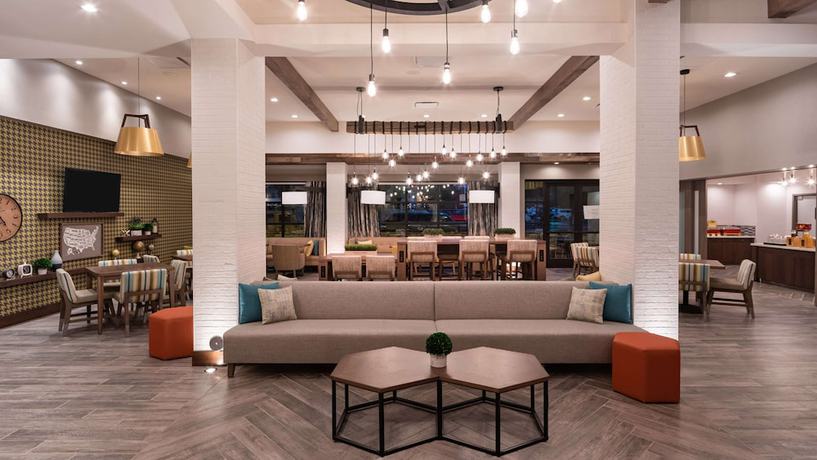 Imagen de los interiores del Hotel Hampton Inn Riverside Downtown. Foto 16