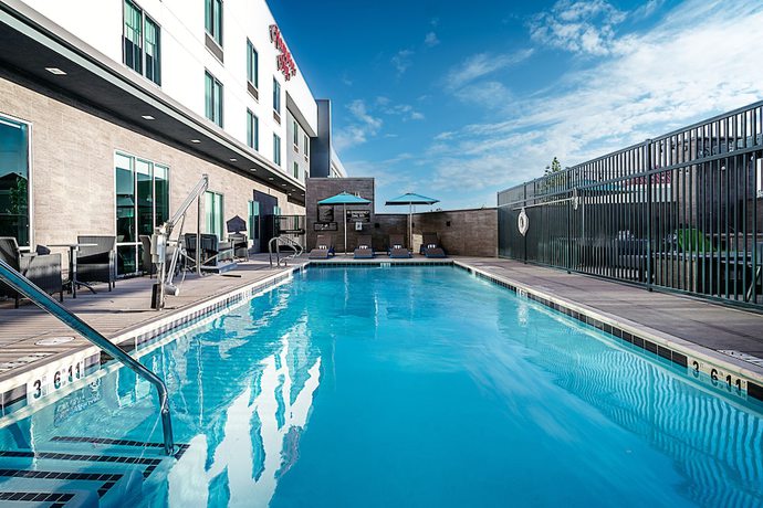 Imagen de la piscina del Hotel Hampton Inn Riverside March Air Force Base. Foto 20