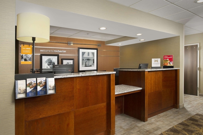 Imagen de los interiores del Hotel Hampton Inn Rochester Greece. Foto 17