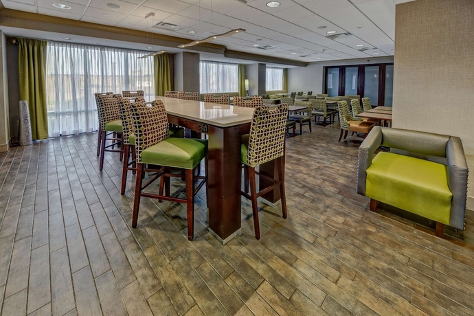 Imagen de los interiores del Hotel Hampton Inn Rochester Irondequoit. Foto 19