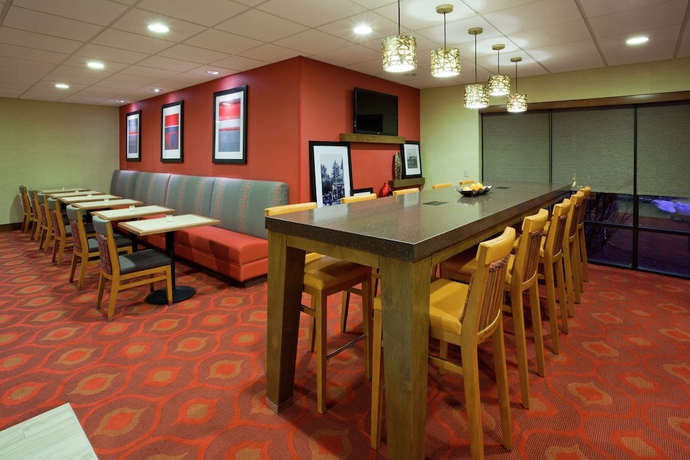 Imagen de los interiores del Hotel Hampton Inn Rockford. Foto 16