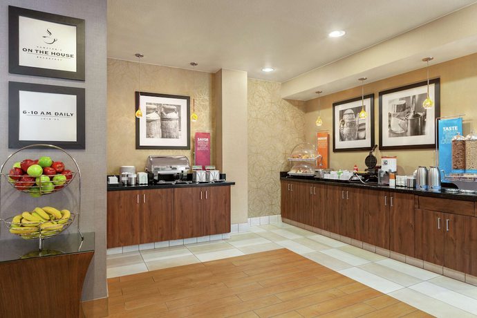 Imagen del bar/restaurante del Hotel Hampton Inn Sacramento/rancho Cordova. Foto 4