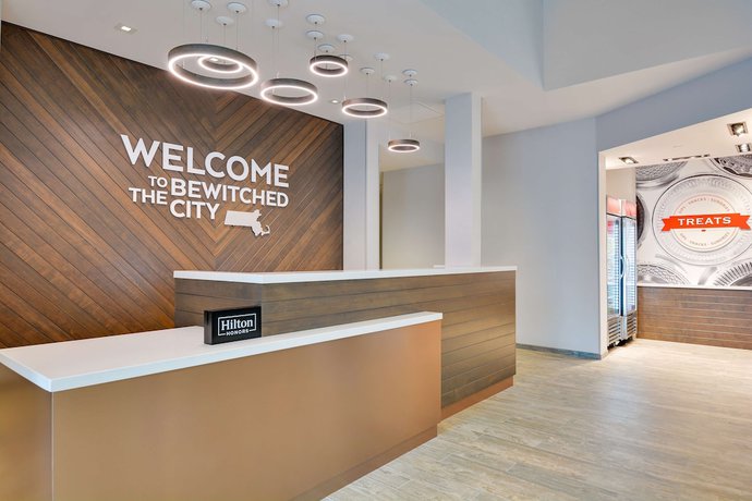Imagen de los interiores del Hotel Hampton Inn Salem Boston. Foto 16