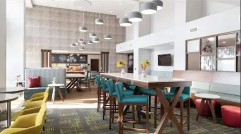 Imagen del bar/restaurante del Hotel Hampton Inn Salem Boston. Foto 2