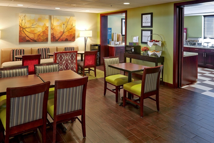 Imagen del bar/restaurante del Hotel Hampton Inn Salt Lake City Central. Foto 2