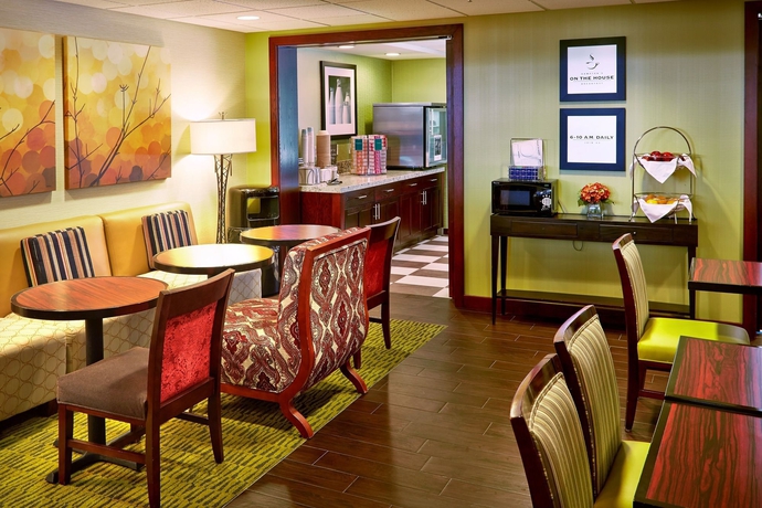 Imagen del bar/restaurante del Hotel Hampton Inn Salt Lake City Central. Foto 3