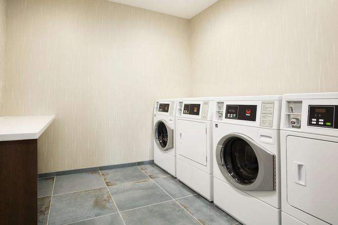 Imagen de los interiores del Hotel Hampton Inn Salt Lake City Cottonwood UT. Foto 16