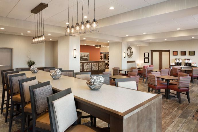 Imagen de los interiores del Hotel Hampton Inn Salt Lake City Cottonwood UT. Foto 17