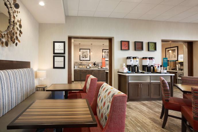 Imagen del bar/restaurante del Hotel Hampton Inn Salt Lake City Cottonwood UT. Foto 2