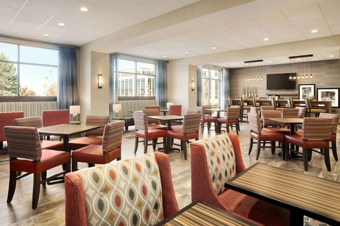 Imagen de los interiores del Hotel Hampton Inn Salt Lake City Cottonwood UT. Foto 19