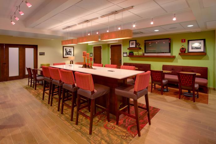 Imagen del bar/restaurante del Hotel Hampton Inn Salt Lake City/sandy. Foto 2