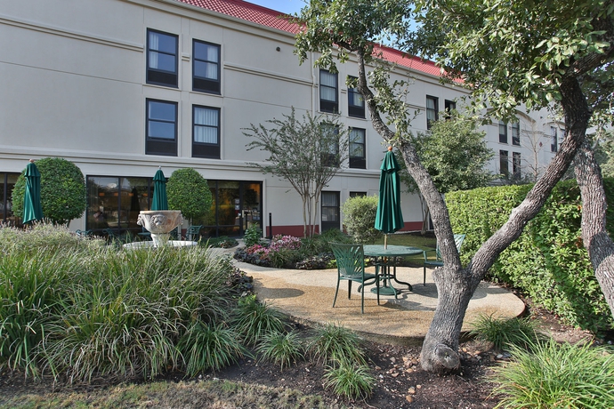 Imagen de los exteriores del Hotel Hampton Inn San Antonio Stone Oak. Foto 11