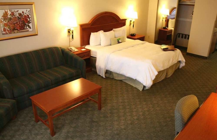 Imagen de los interiores del Hotel Hampton Inn San Francisco Airport. Foto 16