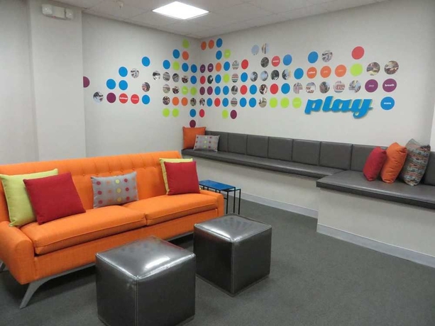 Imagen de los interiores del Hotel Hampton Inn San Francisco - Daly City. Foto 14