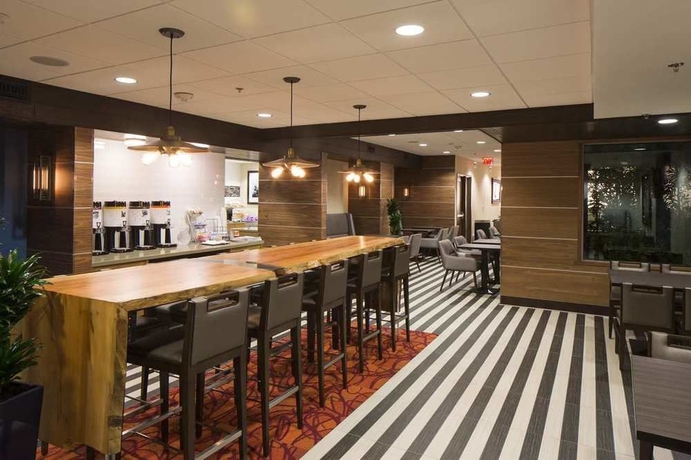 Imagen del bar/restaurante del Hotel Hampton Inn San Francisco Downtown/convention Center. Foto 3