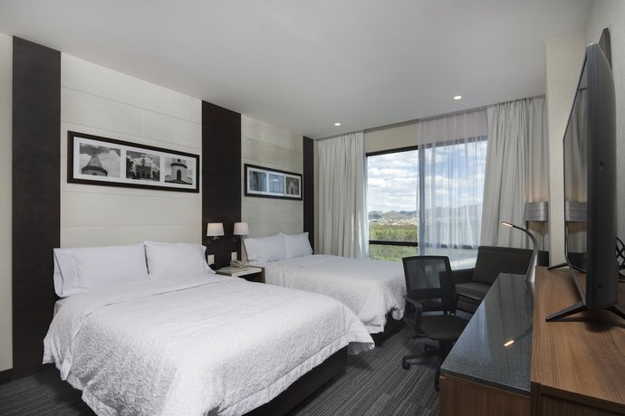 Imagen de la habitación del Hotel Hampton Inn San Luis Potosi. Foto 2