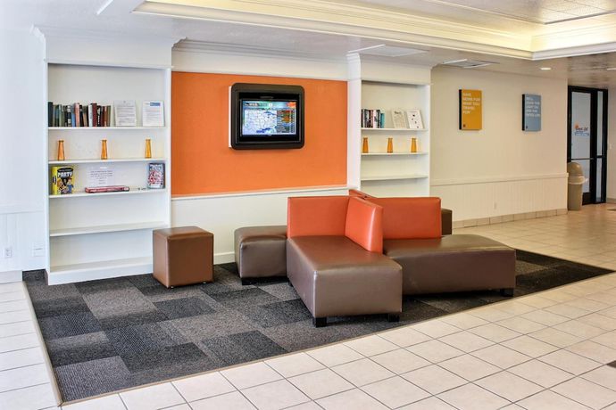 Imagen de los interiores del Hotel Hampton Inn San Simeon Cambria. Foto 16
