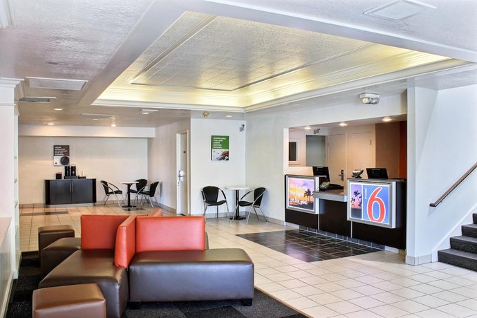 Imagen de los interiores del Hotel Hampton Inn San Simeon Cambria. Foto 18