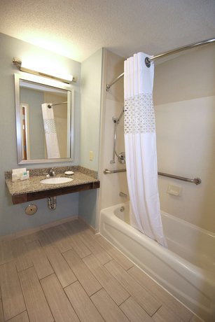 Imagen de la habitación del Hotel Hampton Inn Sandusky-Central. Foto 2