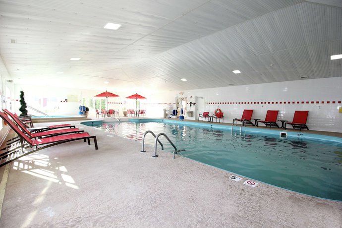 Imagen de la piscina del Hotel Hampton Inn Sandusky-Central. Foto 19