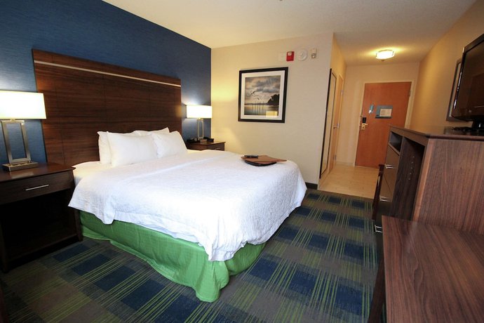Imagen de la habitación del Hotel Hampton Inn Sandusky-Central. Foto 14