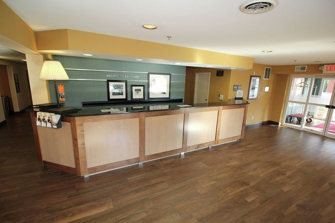 Imagen de los interiores del Hotel Hampton Inn Sandusky-Central. Foto 18
