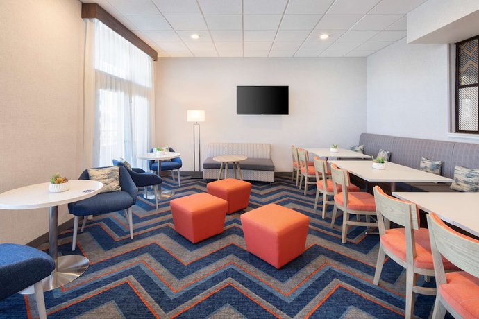 Imagen de los interiores del Hotel Hampton Inn Santa Cruz West, CA. Foto 17