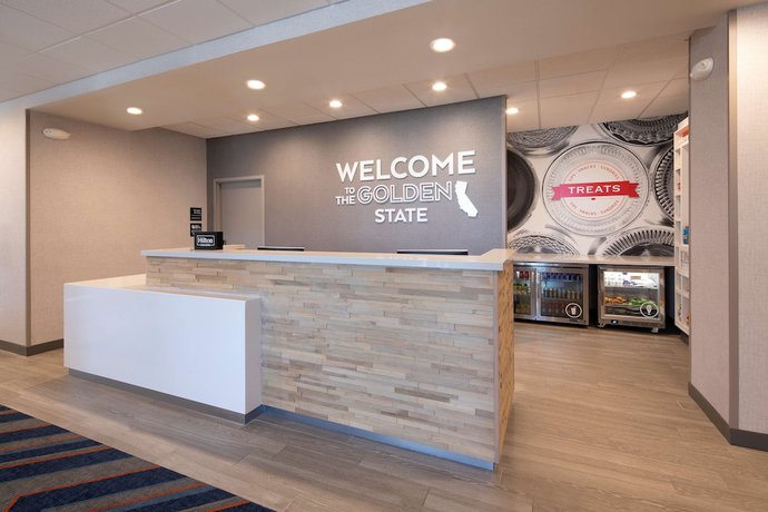 Imagen de los interiores del Hotel Hampton Inn Santa Cruz West, CA. Foto 19