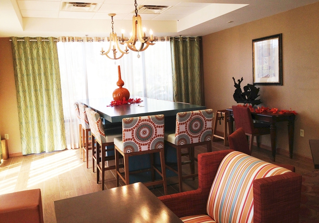 Imagen del bar/restaurante del Hotel Hampton Inn Sarasota - I-75 Bee Ridge. Foto 2