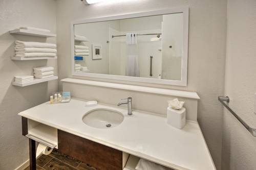 Imagen de la habitación del Hotel Hampton Inn Savannah-i-95-north. Foto 6