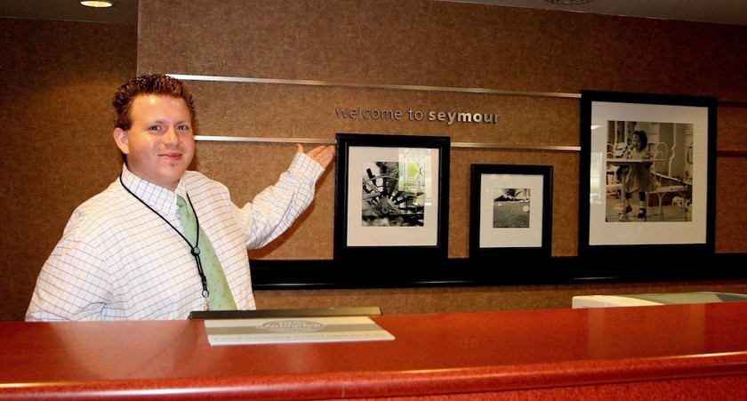 Imagen de los interiores del Hotel Hampton Inn Seymour. Foto 15