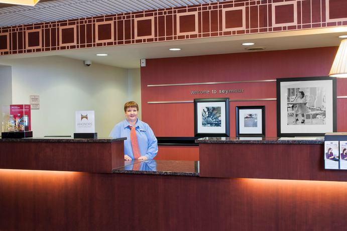 Imagen de los interiores del Hotel Hampton Inn Seymour. Foto 16