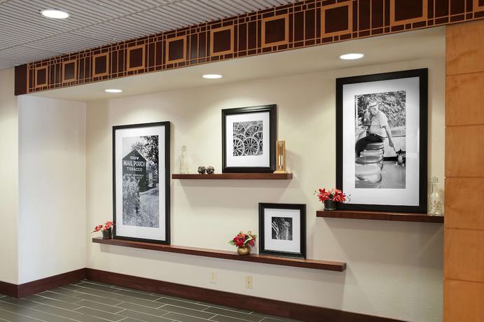 Imagen de los interiores del Hotel Hampton Inn Seymour. Foto 18