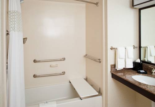 Imagen de la habitación del Hotel Hampton Inn Shelton. Foto 3