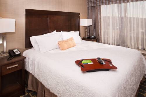 Imagen de la habitación del Hotel Hampton Inn Shelton. Foto 8