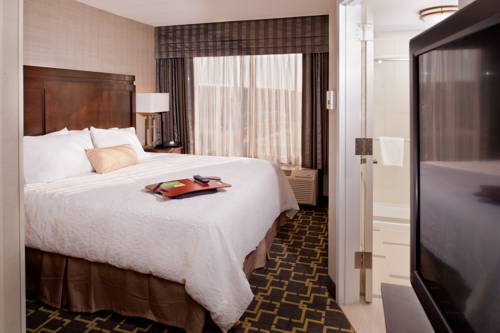 Imagen de la habitación del Hotel Hampton Inn Shelton. Foto 9