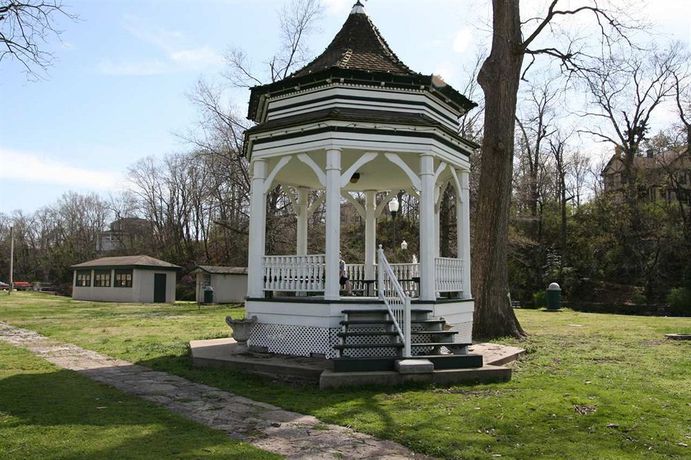 Imagen de los interiores del Hotel Hampton Inn Siloam Springs. Foto 15